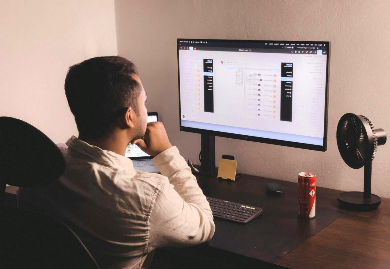 Modernes Bürogebäude mit professioneller Arbeitsatmosphäre